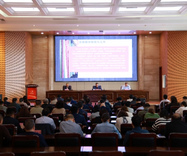 稳扎稳打，，，，，一连开拓奋进；；；；； 思绪立异，，，，，力争优质生长