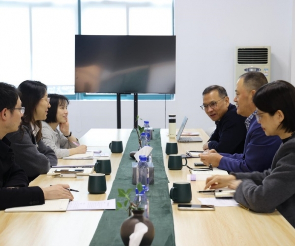 体贴眷注落实处，，，，，政企同心营生长