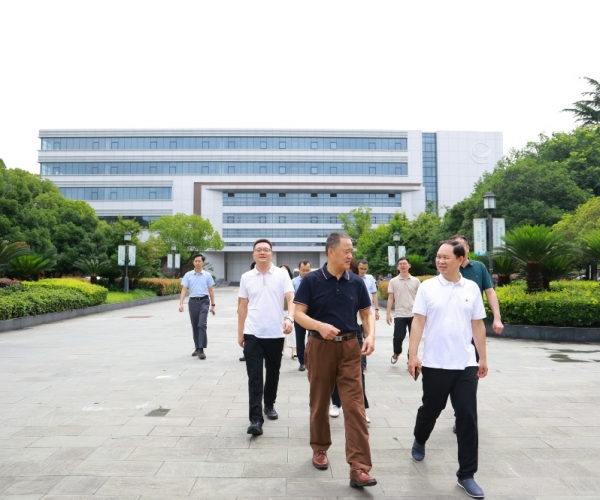 河池市向导赴嘉兴调研太阳城官网丝绸 共商高端丝绸项目落地大计